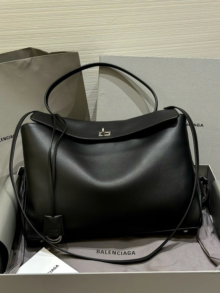 Balenciaga women's b