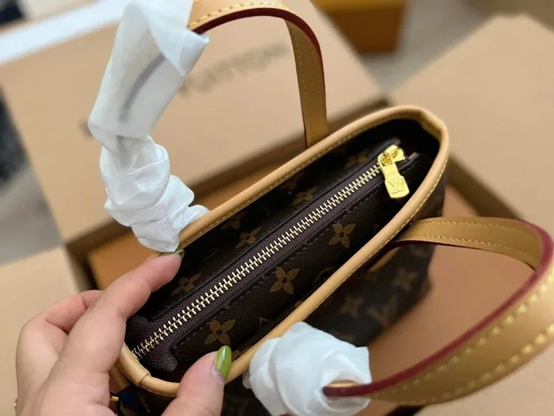 Louis Vuitton's new high-quality versatile single shoulder crossbody bag for women's retro trend