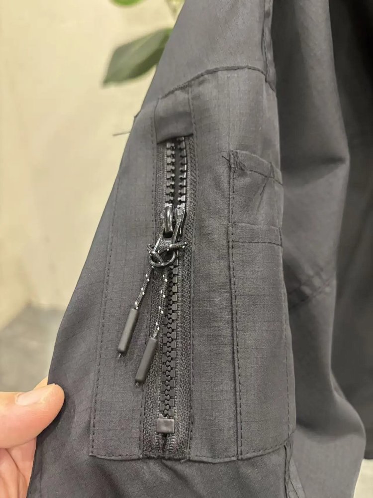 LACOSTE  Crocodile hooded workwear jacket is easy to wear for outdoor leisure and business, and can be paired with couple styles