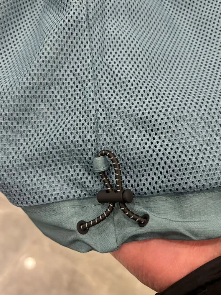 LACOSTE  Crocodile hooded workwear jacket is easy to wear for outdoor leisure and business, and can be paired with couple styles