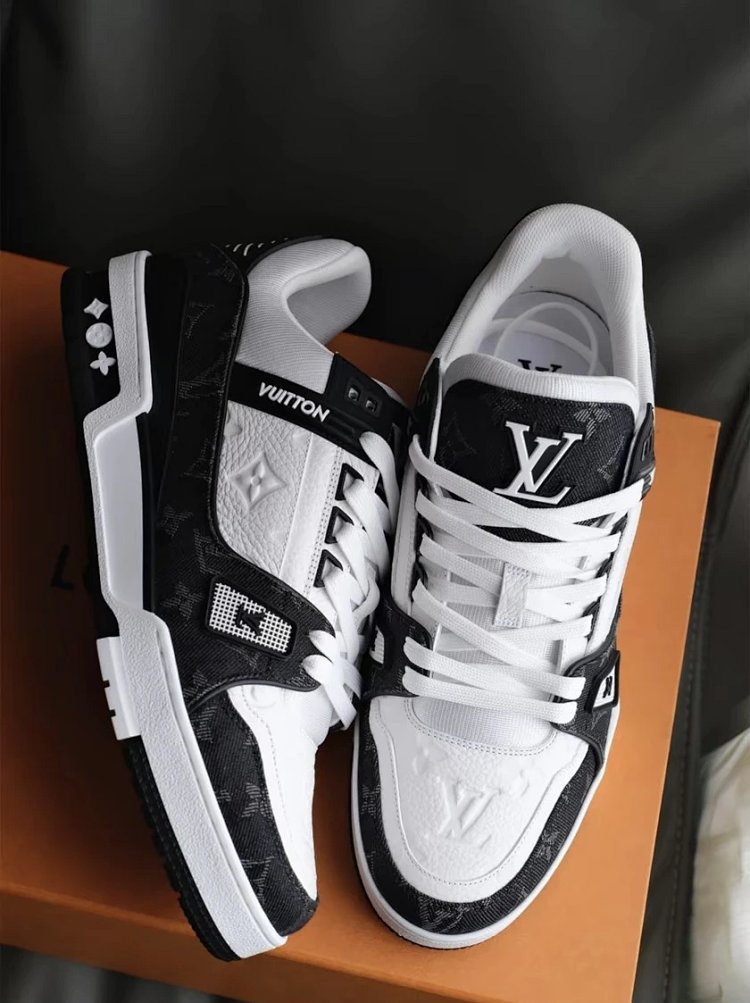 Louis Vuitton   Light luxury men's shoes, board shoes, trendy shoes, thick soled shoes, donkey low top shoes, trendy low top lifestyle casual shoes, women's shoes, black and white