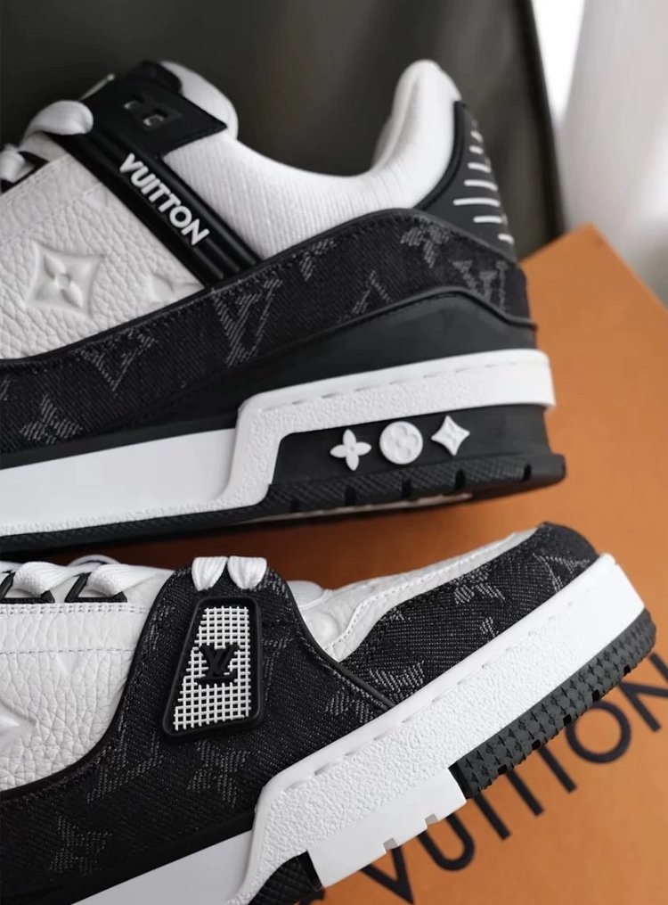 Louis Vuitton   Light luxury men's shoes, board shoes, trendy shoes, thick soled shoes, donkey low top shoes, trendy low top lifestyle casual shoes, women's shoes, black and white