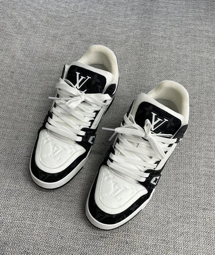 Louis Vuitton   Light luxury men's shoes, board shoes, trendy shoes, thick soled shoes, donkey low top shoes, trendy low top lifestyle casual shoes, women's shoes, black and white