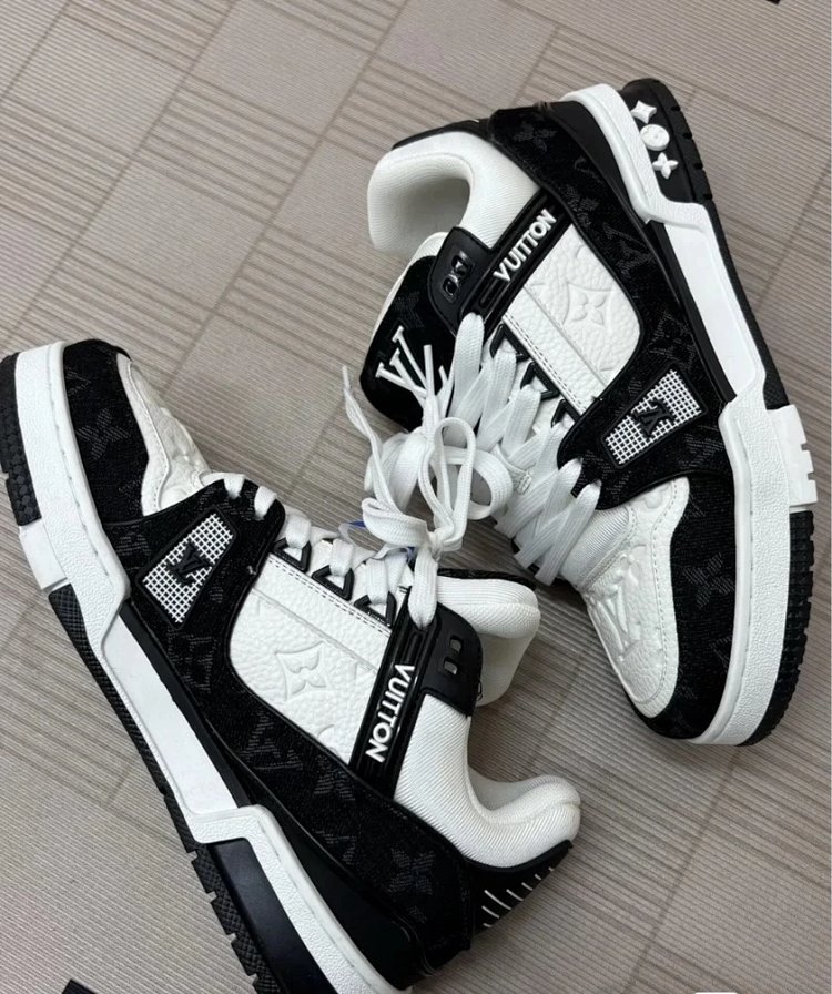 Louis Vuitton   Light luxury men's shoes, board shoes, trendy shoes, thick soled shoes, donkey low top shoes, trendy low top lifestyle casual shoes, women's shoes, black and white