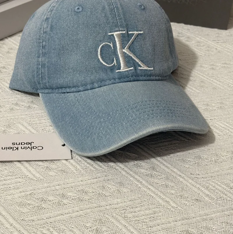 CK hat JENNI  ESame 