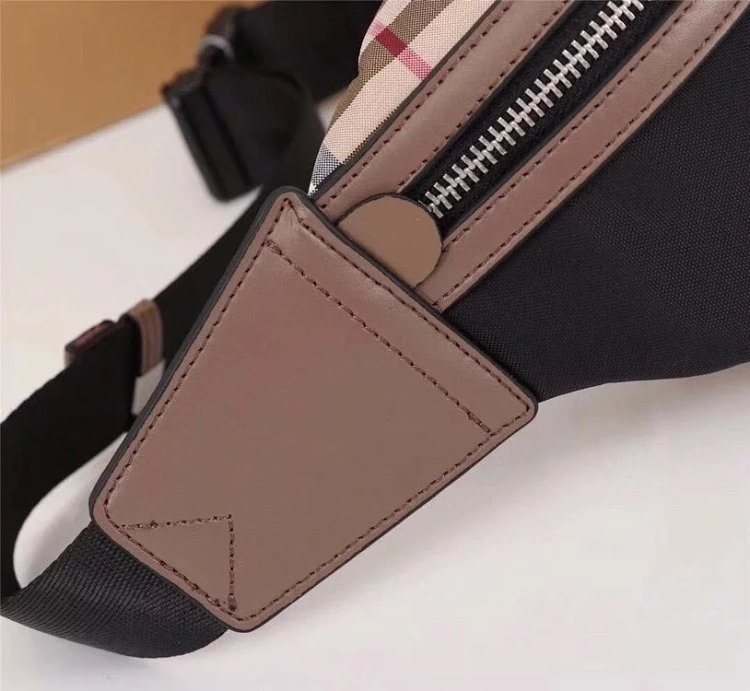 Burberry contrasting waist bag crossbody bag chest bag unisex