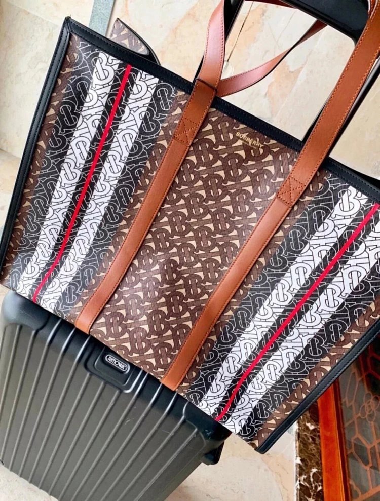 Burberry Original Tote Bag Shopping Bag Original Single Handbag Handbag Single Shoulder Crossbody Bag