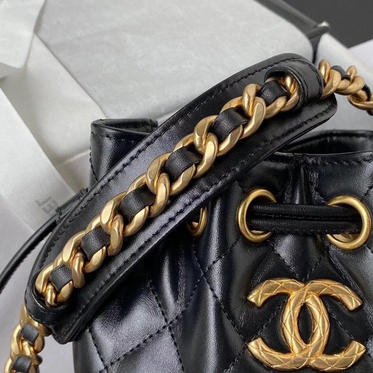 Chanel Retro Smooth Leather Drawstring Bucket Bag AS2716 Cross Carrying Women's Bag AS2716 Chanel Retro Smooth Leather Drawstring Bucket Bag Cross Carrying Women's Bag AS2716