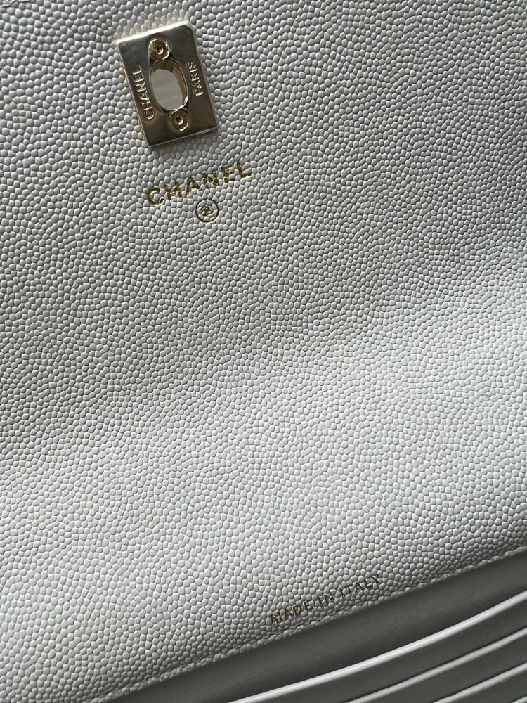 Chanel chain bag can be shoulder crossed handbag for women