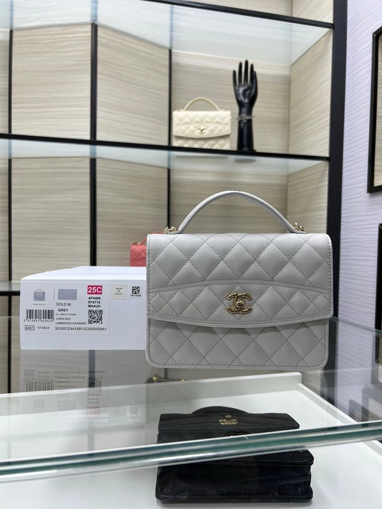 Chanel chain bag can