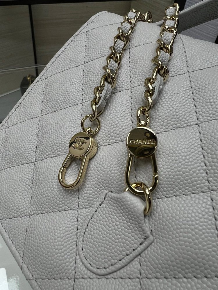 Chanel chain bag can be shoulder crossed handbag for women