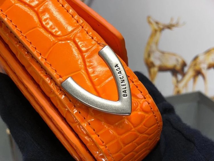Balenciaga Crocodile Pattern Head Layer Calfskin Single Shoulder Handheld Underarm Bag Women's Bag