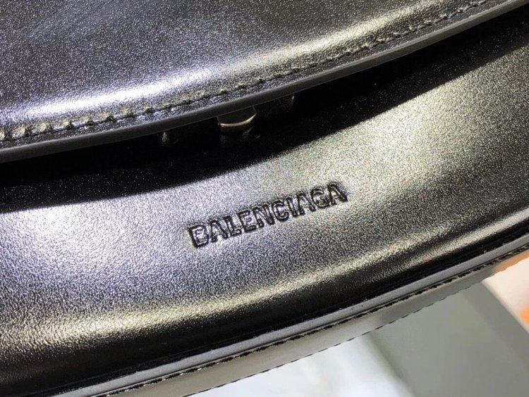 Balenciaga Crocodile Pattern Head Layer Calfskin Single Shoulder Handheld Underarm Bag Women's Bag
