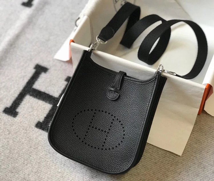 Hermes mini calf leather hollow shoulder crossbody buckle women's bag