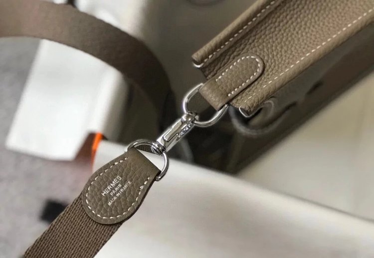 Hermes mini calf leather hollow shoulder crossbody buckle women's bag