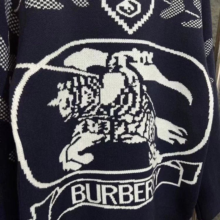 Burberry warhorse logo sweater
