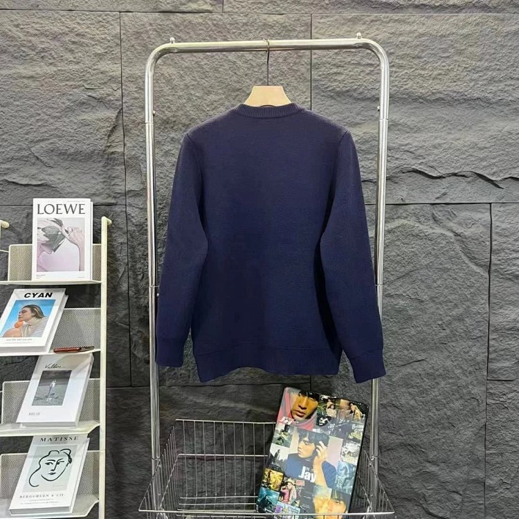 Burberry warhorse logo sweater