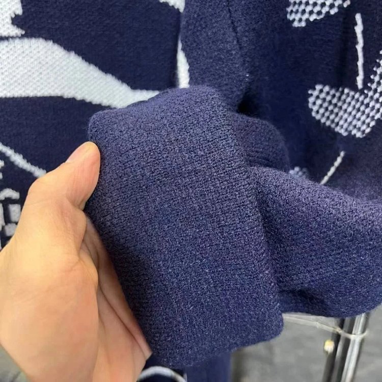 Burberry warhorse logo sweater