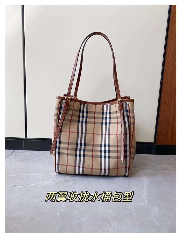 Burberry plaid patte