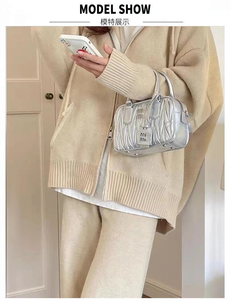miumiu  Retro leathe