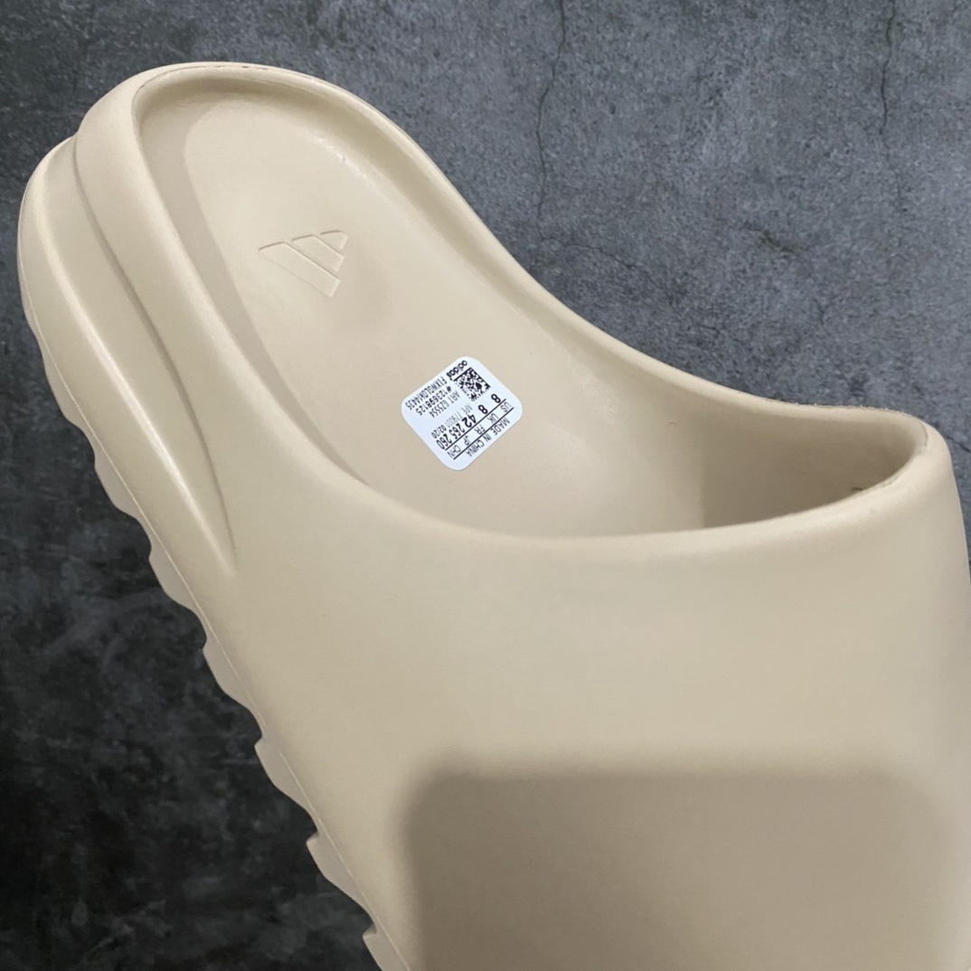 Adidas slippers  T538012