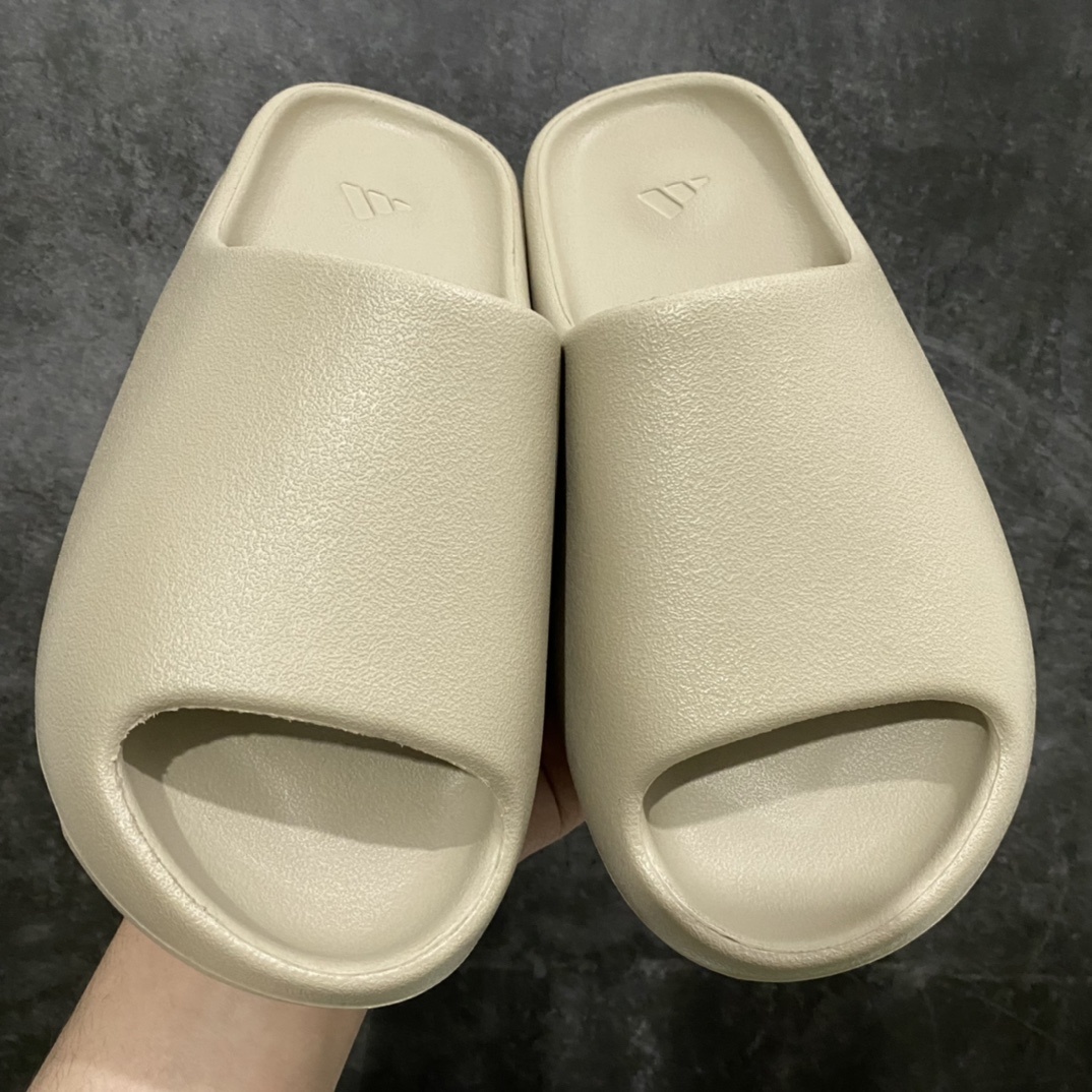 Adidas slippers  T538014