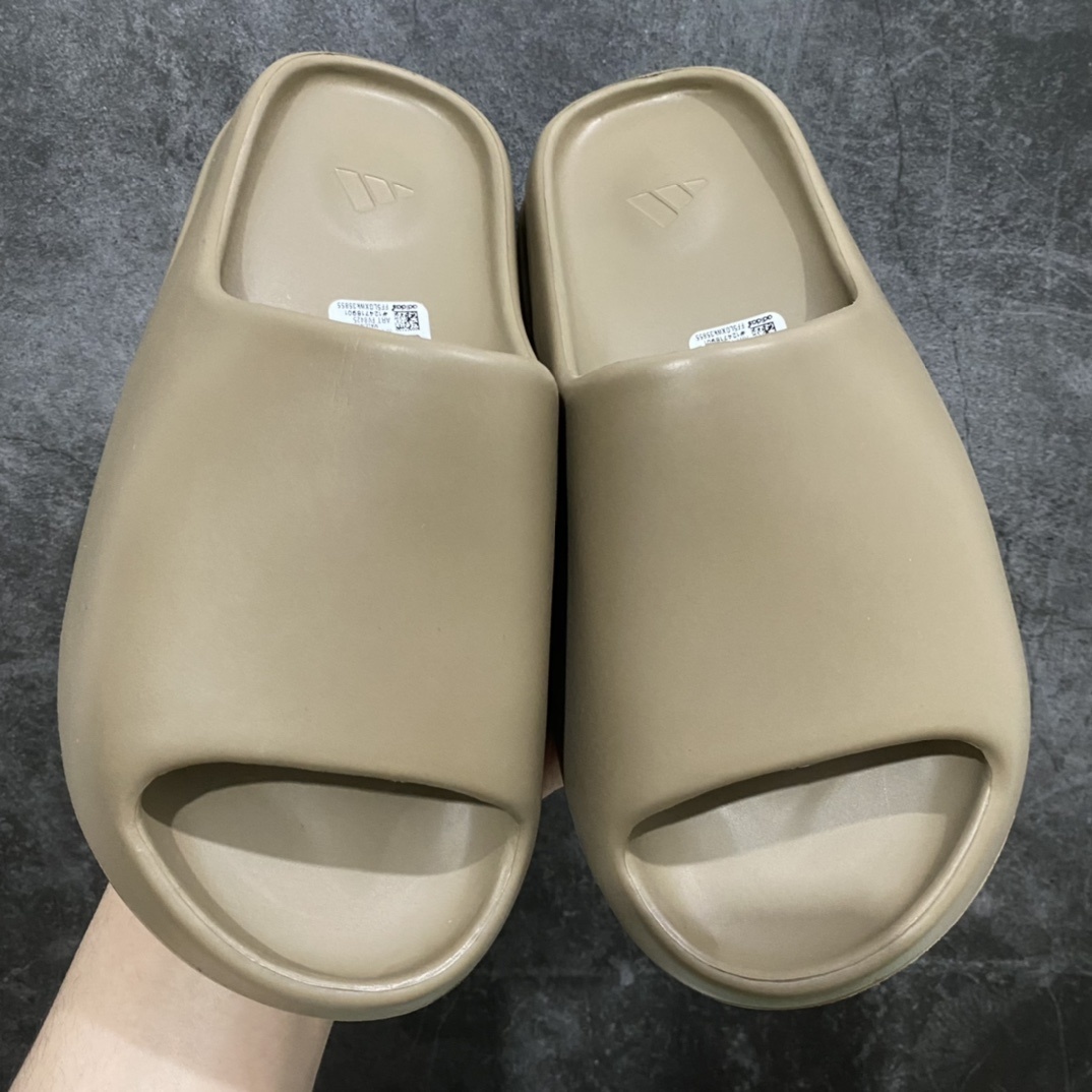 Adidas slippers  T538017
