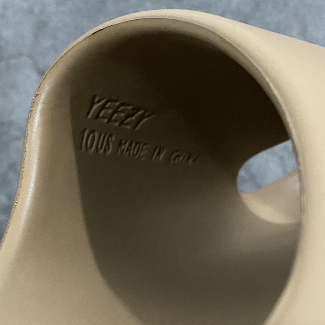 Adidas slippers  T538015