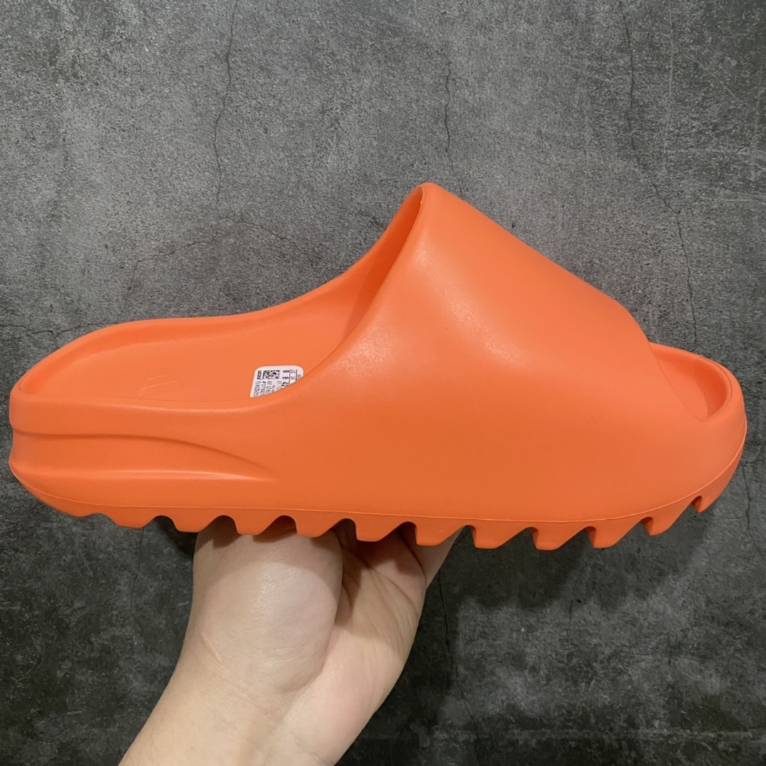 Adidas slippers  T538016