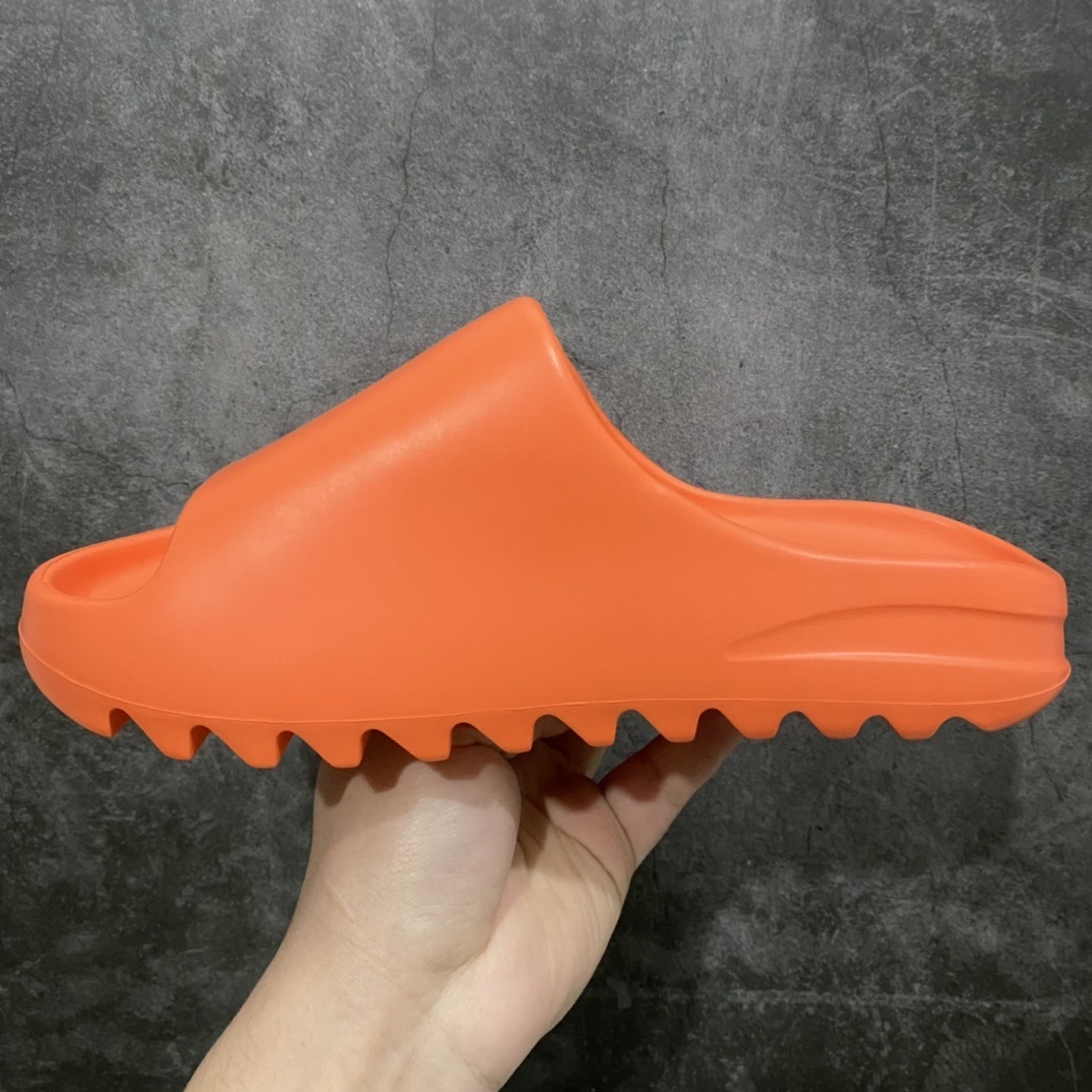 Adidas slippers  T538016