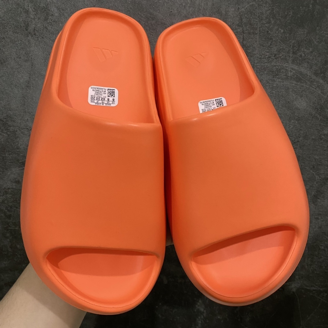 Adidas slippers  T538016