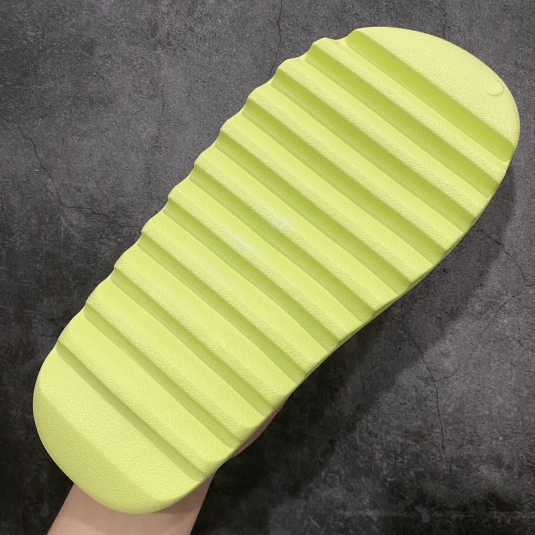 Adidas slippers T538019