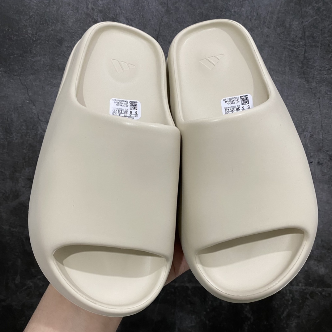 Adidas slippers T538020