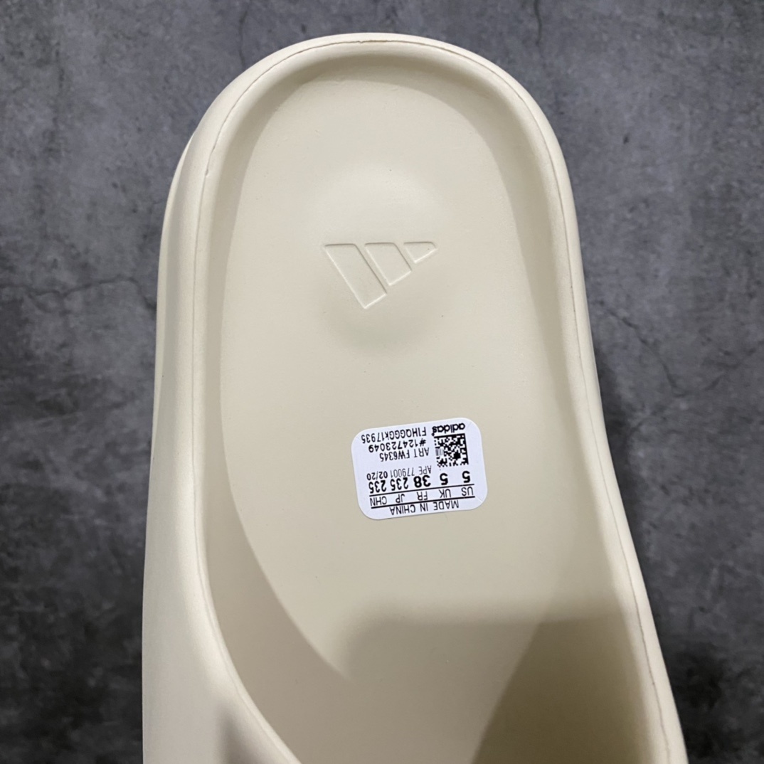 Adidas slippers T538020