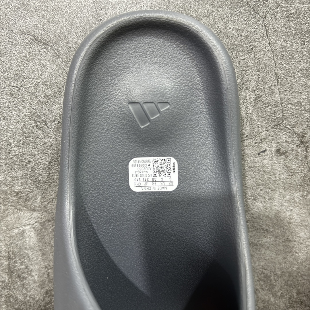 Adidas slippers T538024