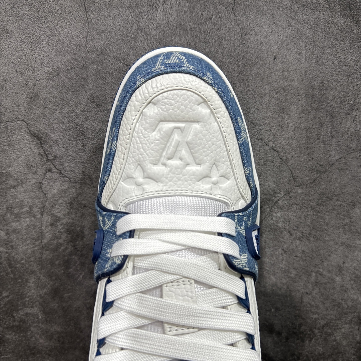 Louis Vuitton  Trainer Sneaker T538001
