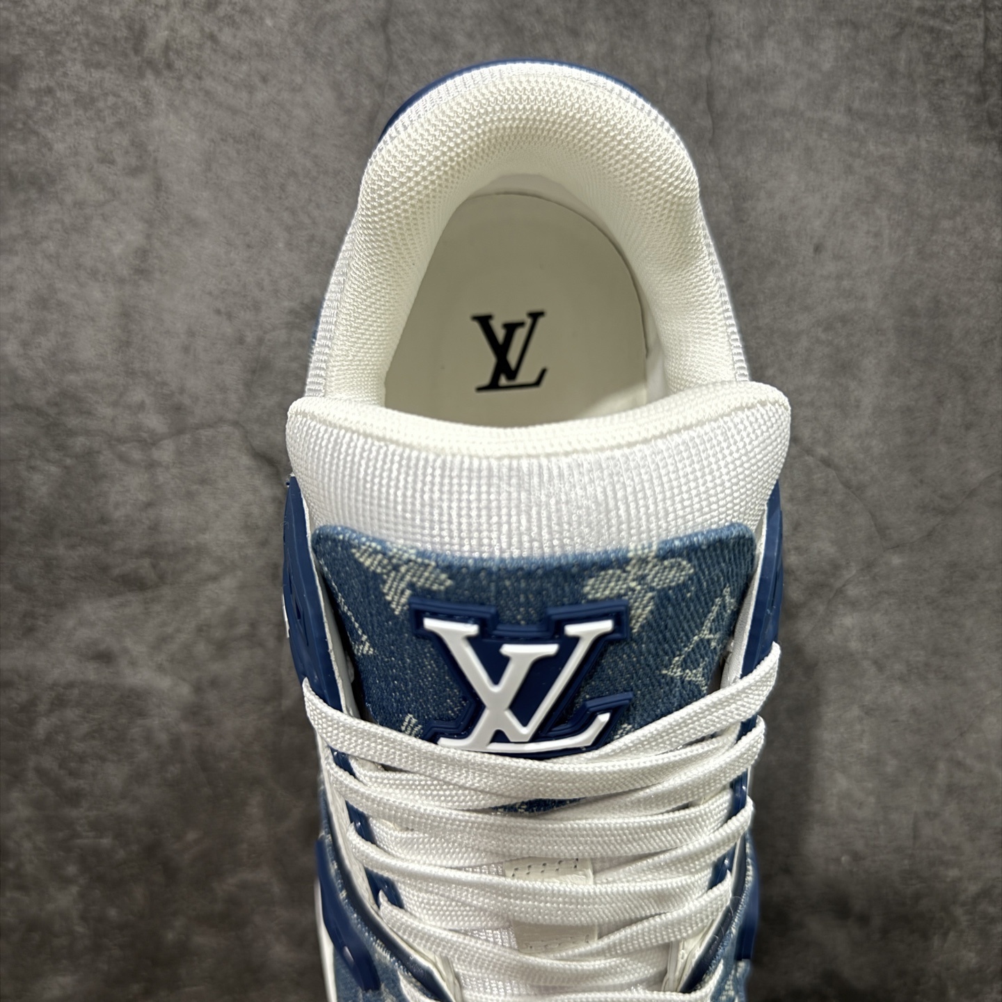 Louis Vuitton  Trainer Sneaker T538001