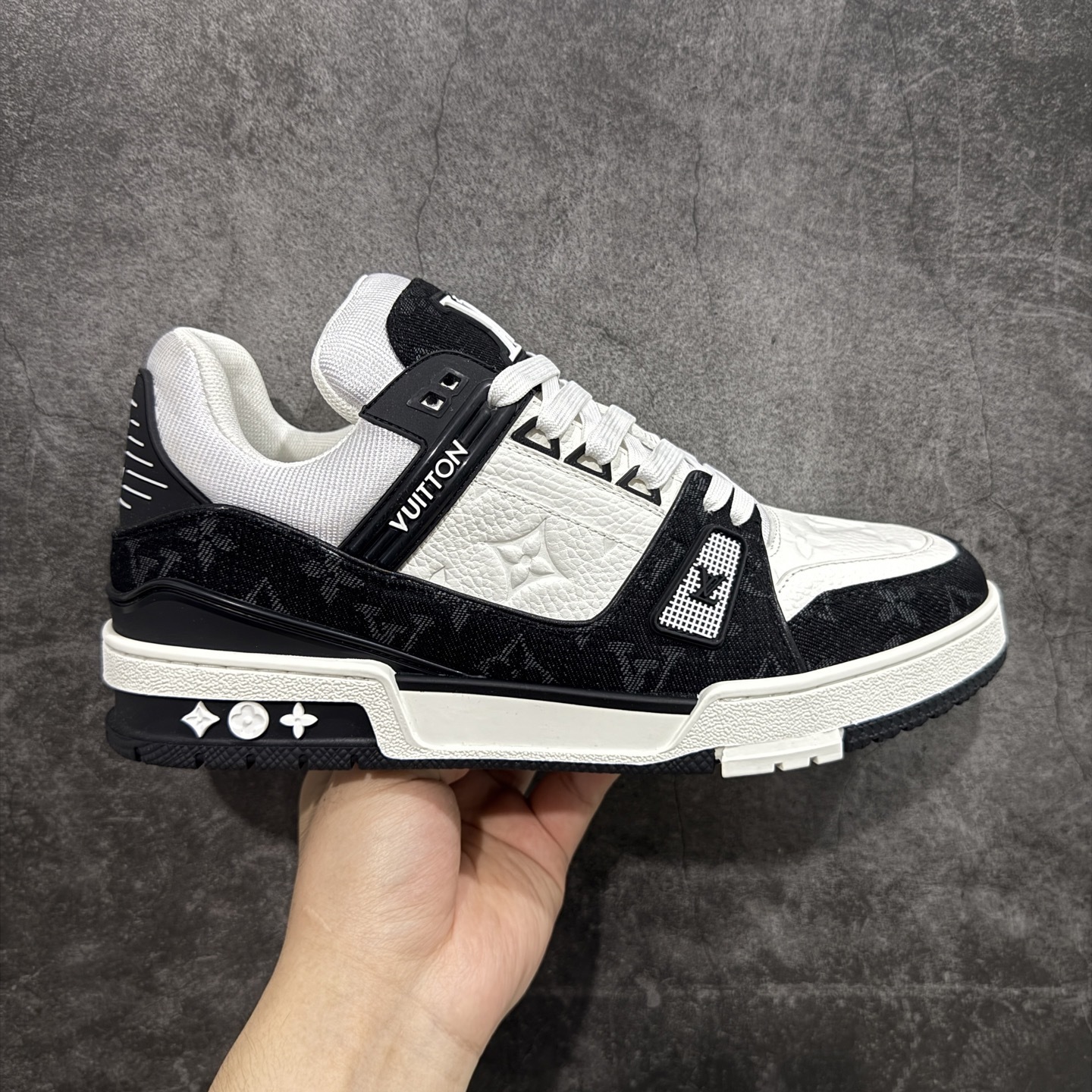 Louis Vuitton  Trainer Sneaker T538004