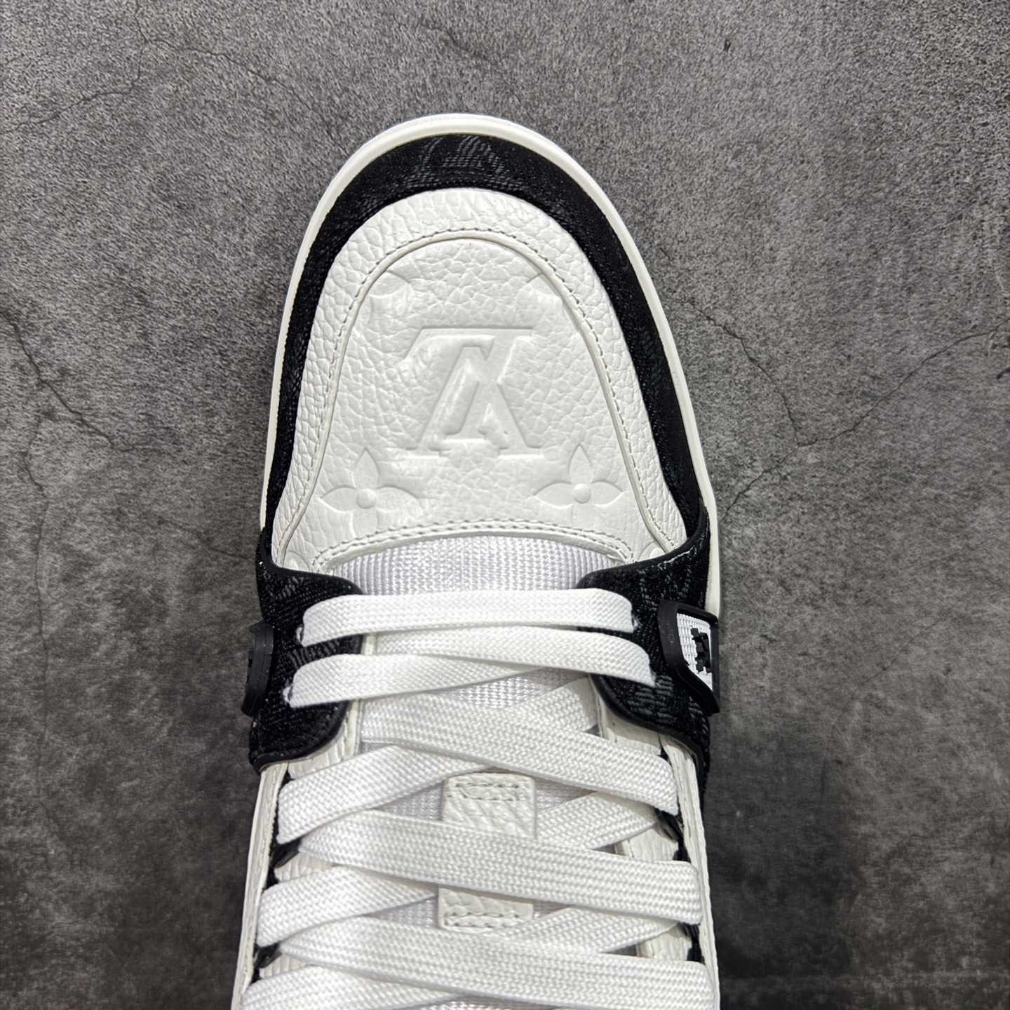 Louis Vuitton  Trainer Sneaker T538004