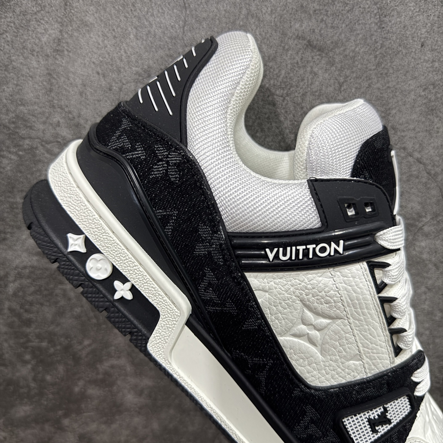 Louis Vuitton  Trainer Sneaker T538004