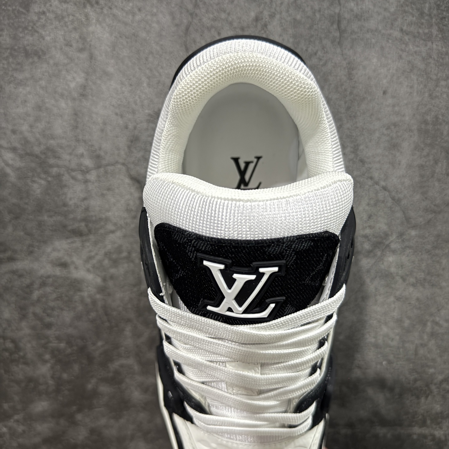 Louis Vuitton  Trainer Sneaker T538004