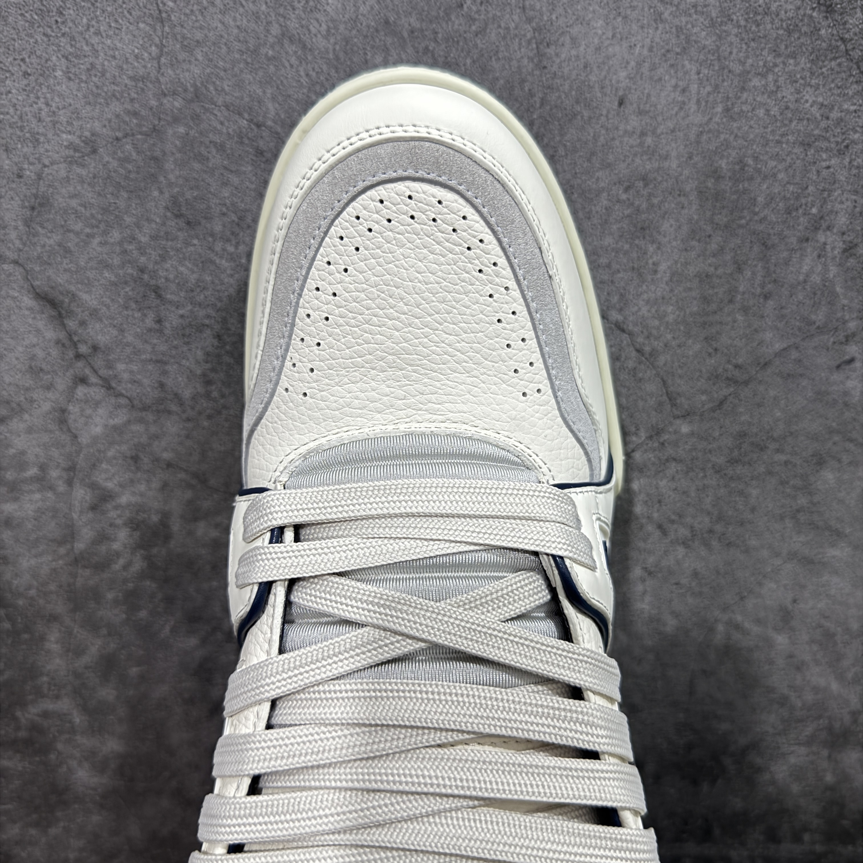 Louis Vuitton  Trainer Sneaker T538006