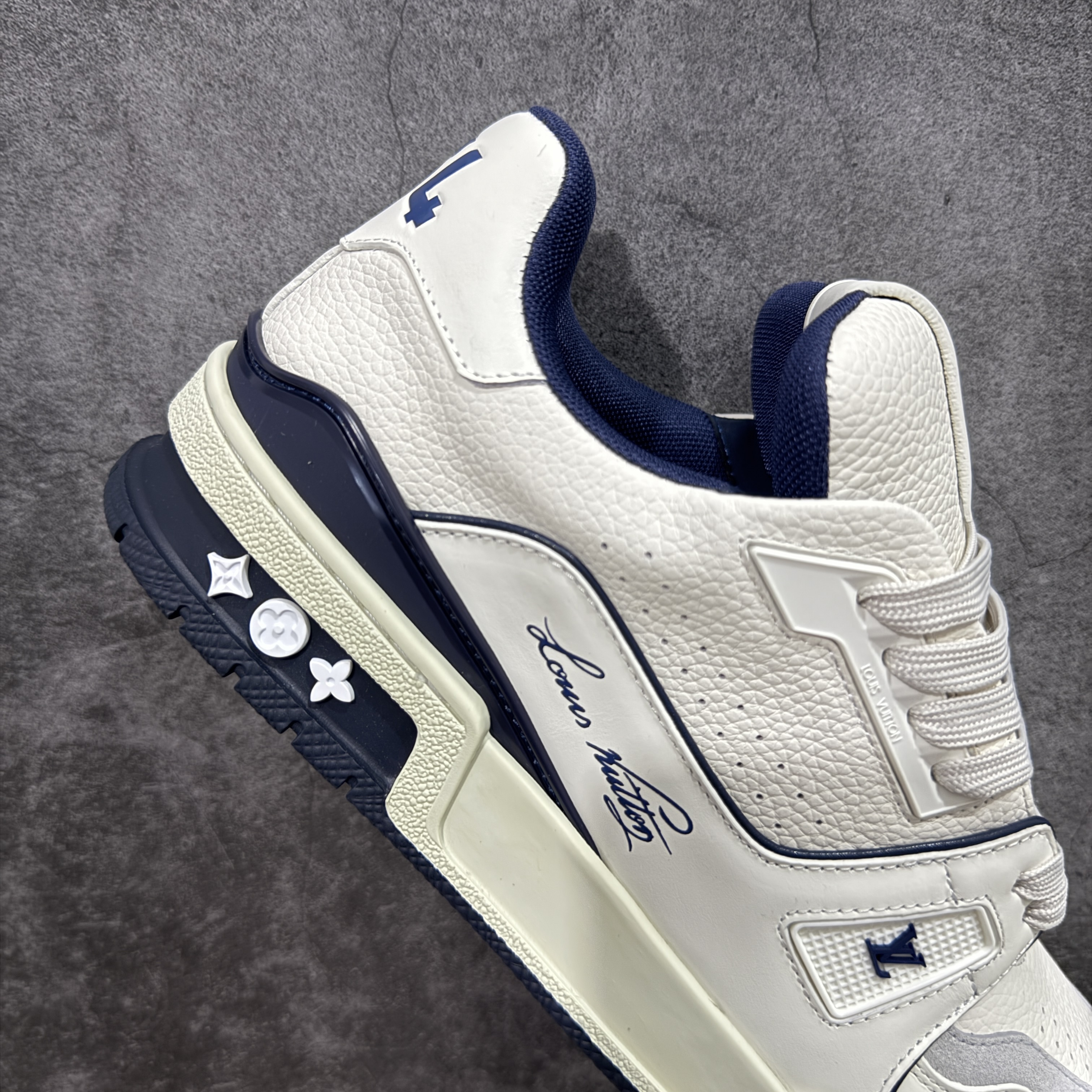 Louis Vuitton  Trainer Sneaker T538006