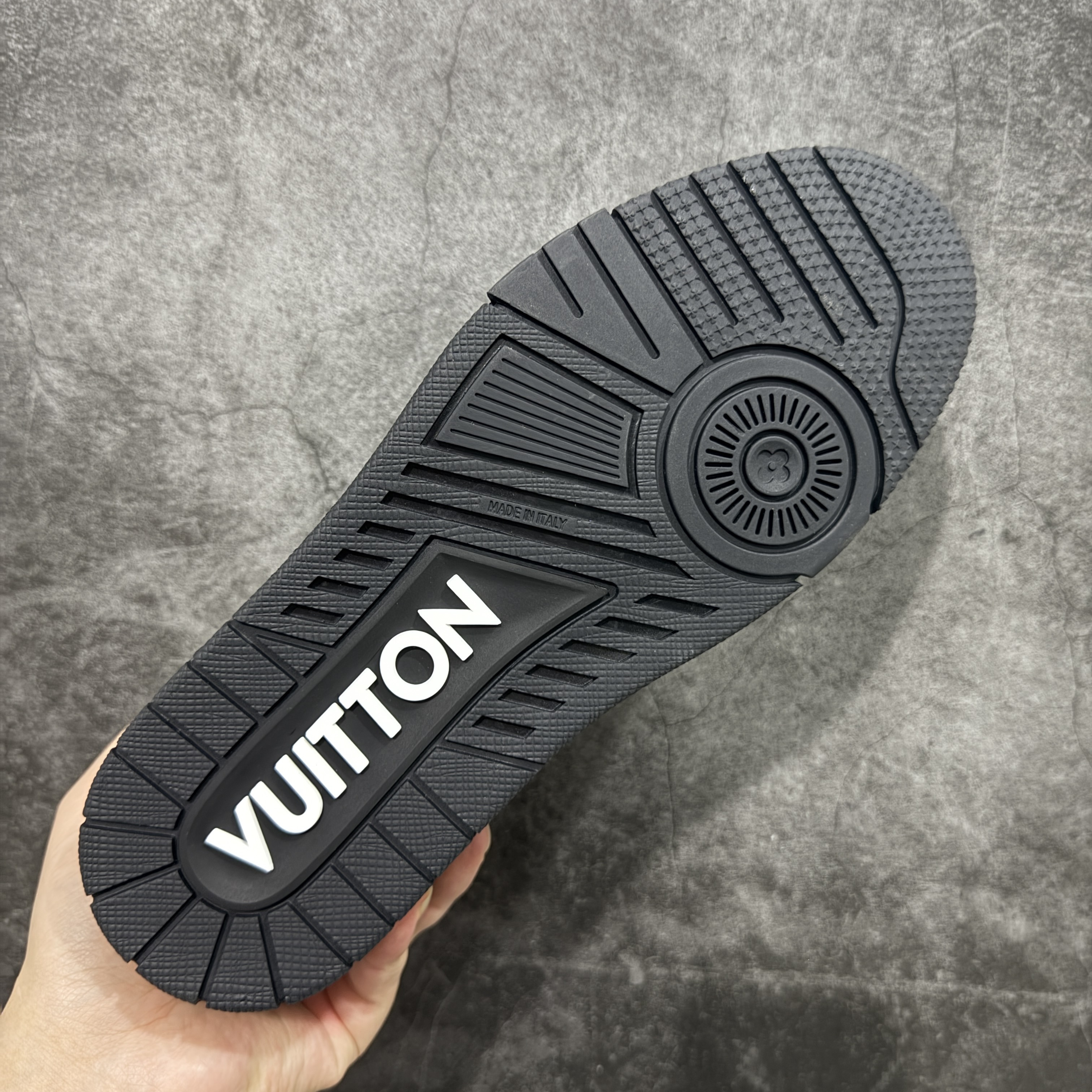 Louis Vuitton  Trainer Sneaker T538007
