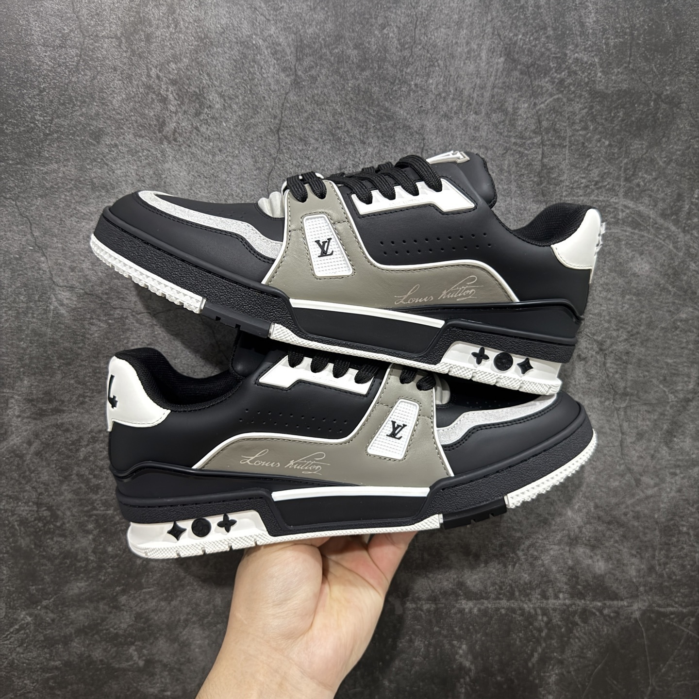 Louis Vuitton Trainer Sneaker T538010