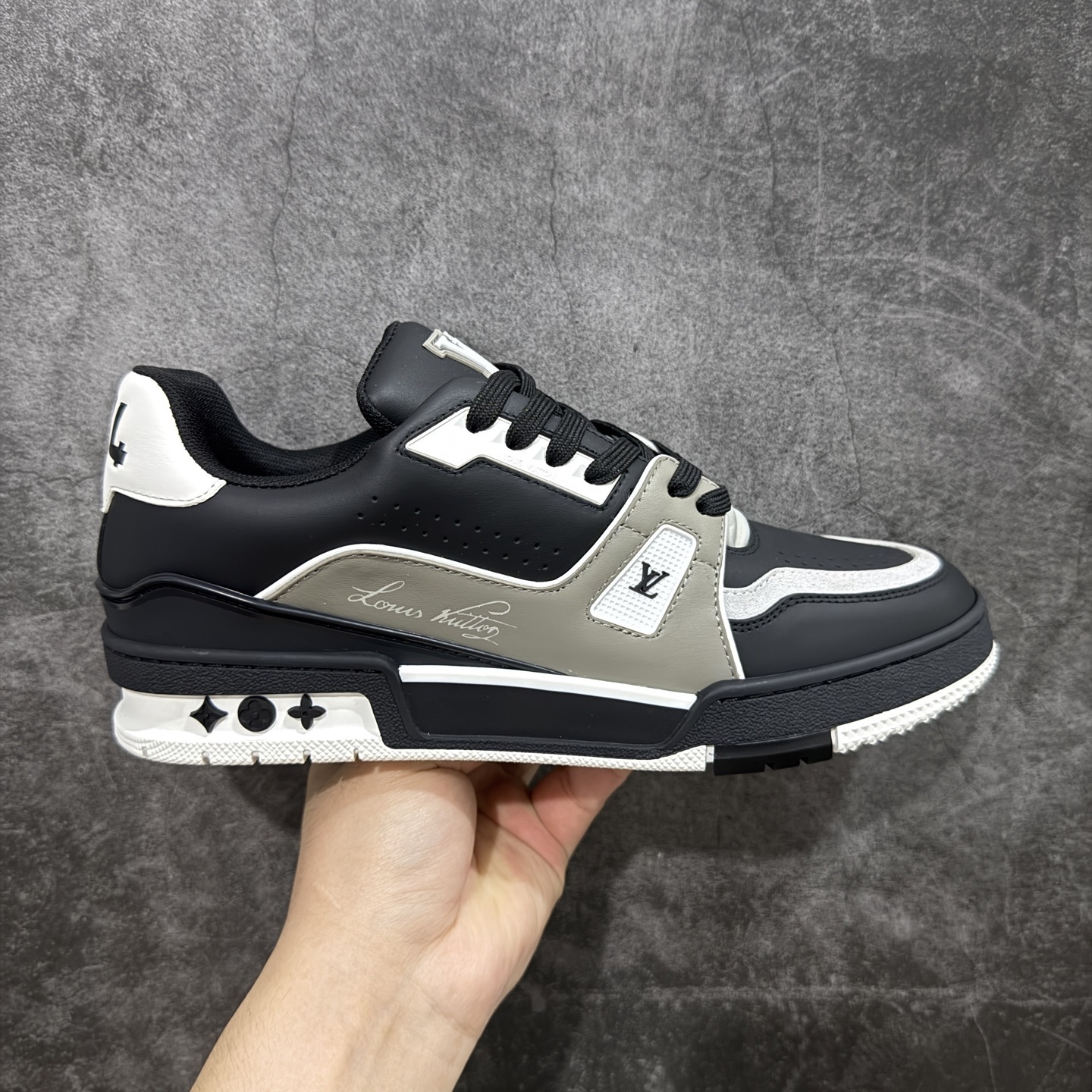 Louis Vuitton Trainer Sneaker T538010