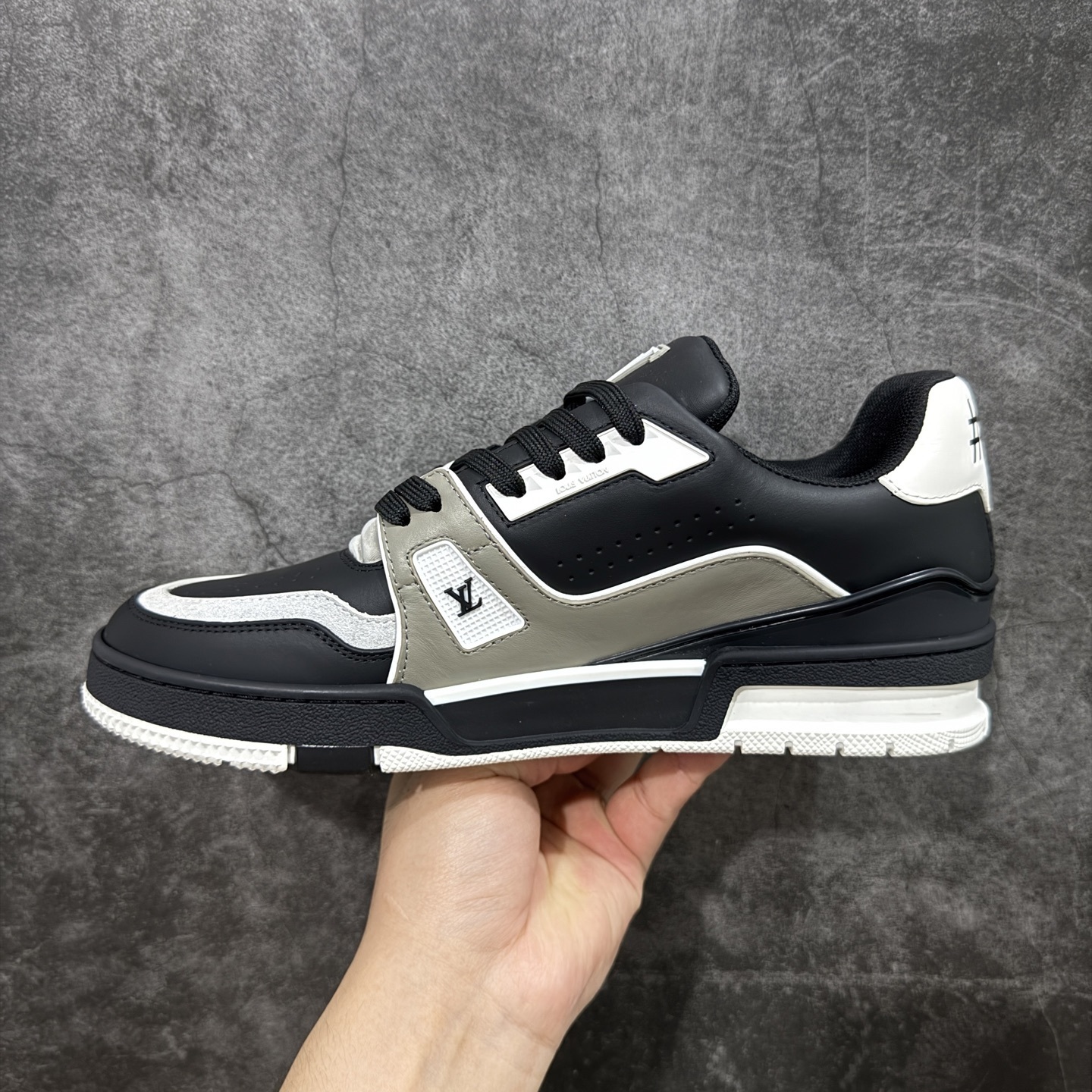 Louis Vuitton Trainer Sneaker T538010