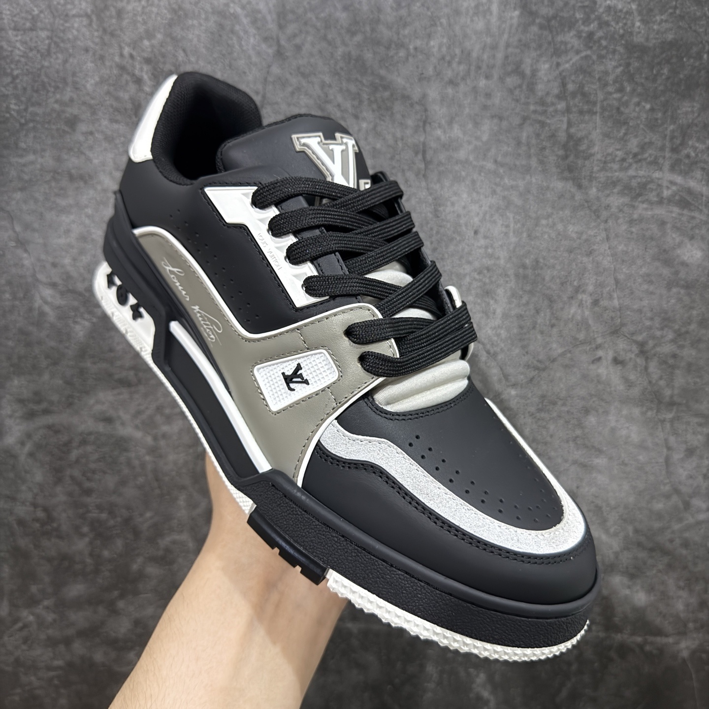 Louis Vuitton Trainer Sneaker T538010