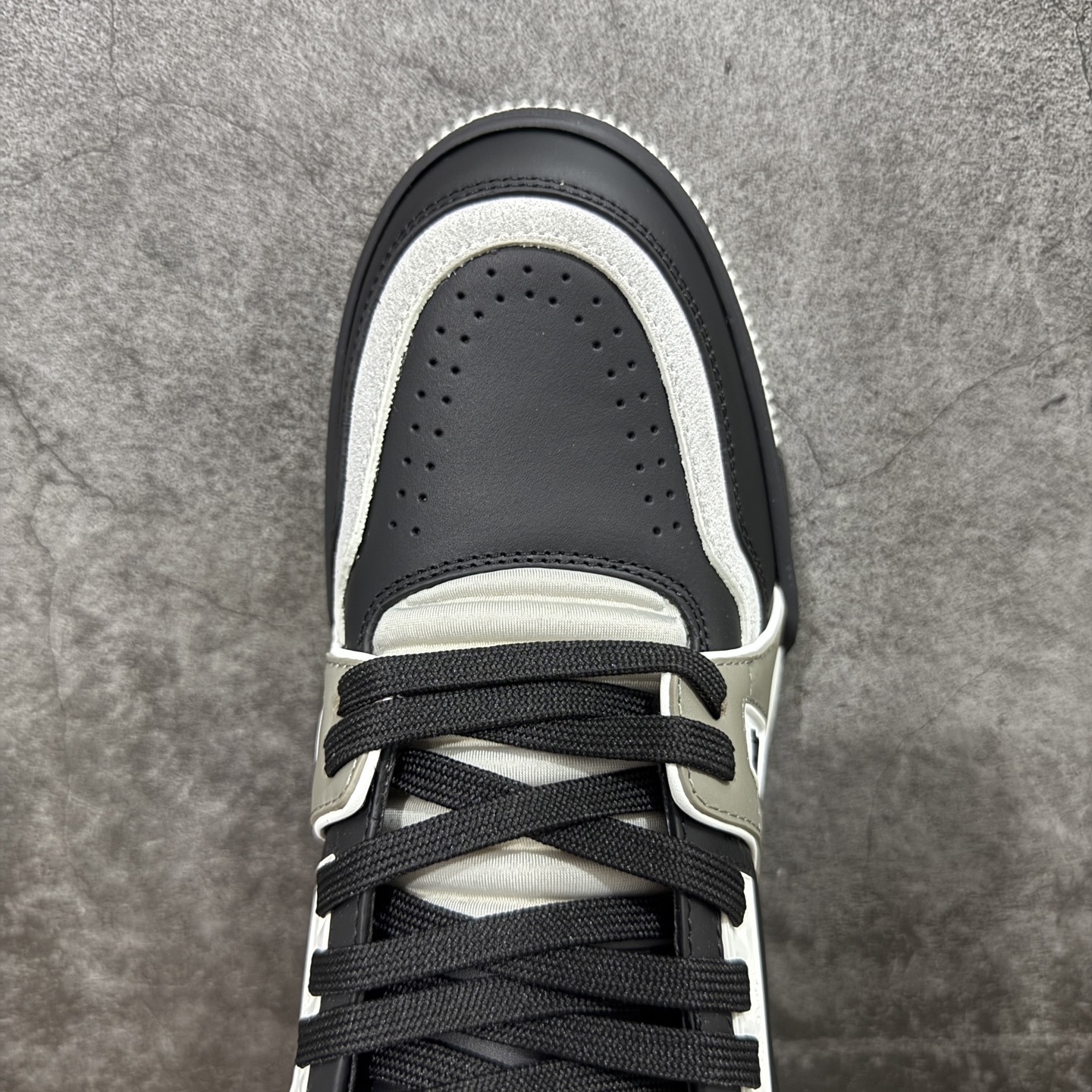 Louis Vuitton Trainer Sneaker T538010