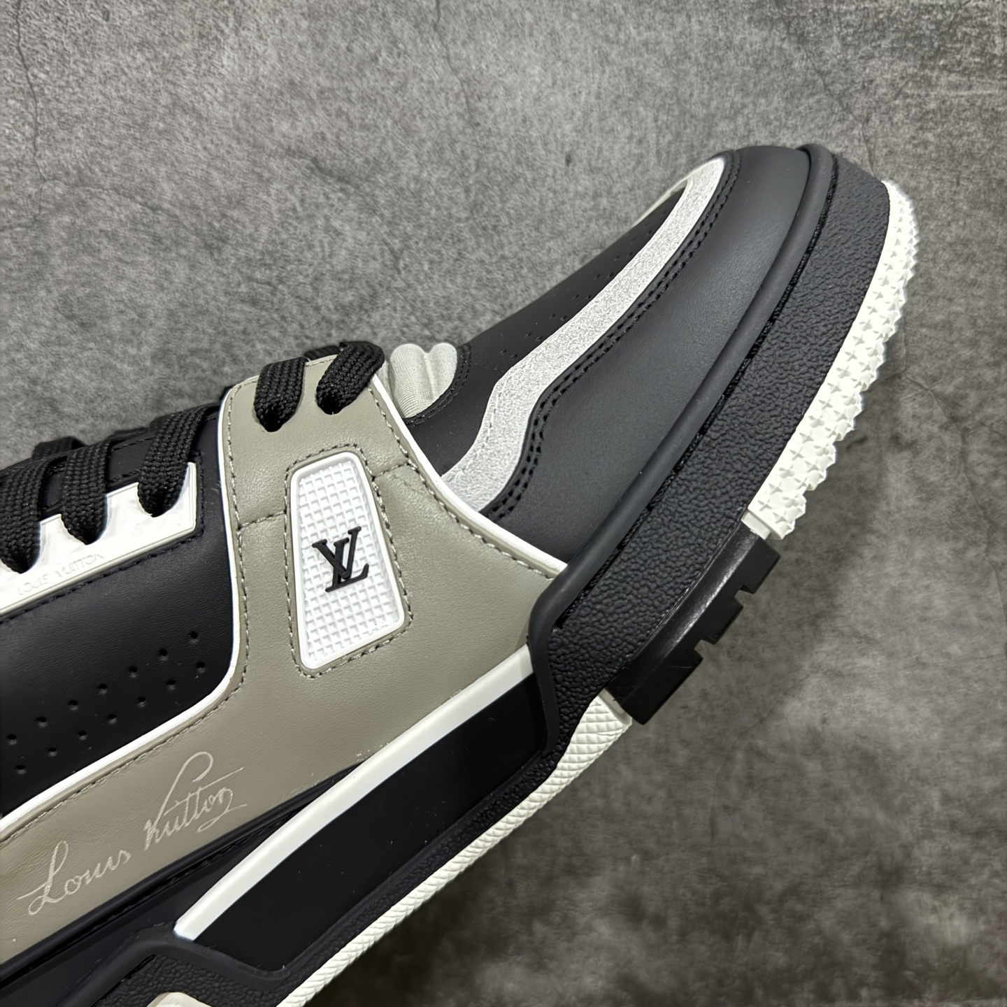 Louis Vuitton Trainer Sneaker T538010